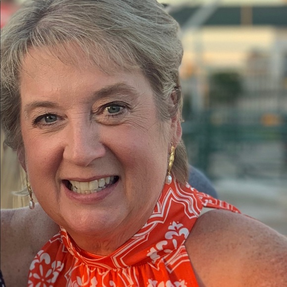 Meet your Posher, Laura - Picture 1 of 1